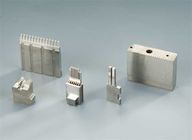Les pièces de rechange progressives adaptées aux besoins du client de moule de c moulent la tolérance de composants dans +/-0.001mm. /estampillage en métal de précision